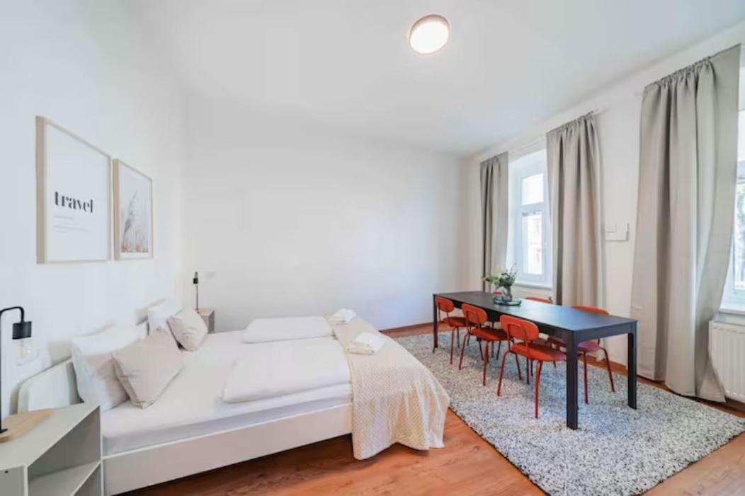 Next To Schoenbrunn - Free Parking !!! Apartament